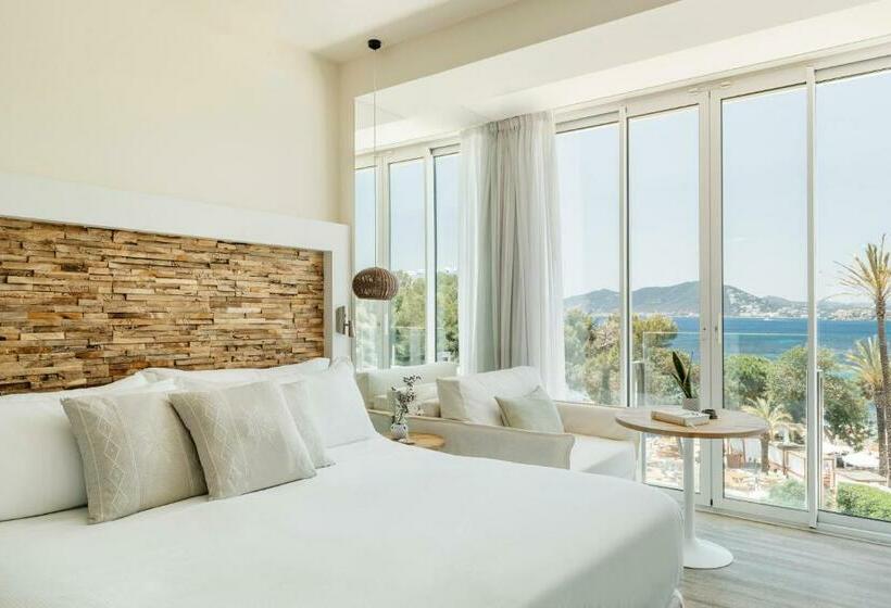 Quarto Deluxe, Me Ibiza   The Leading Hotels Of The World