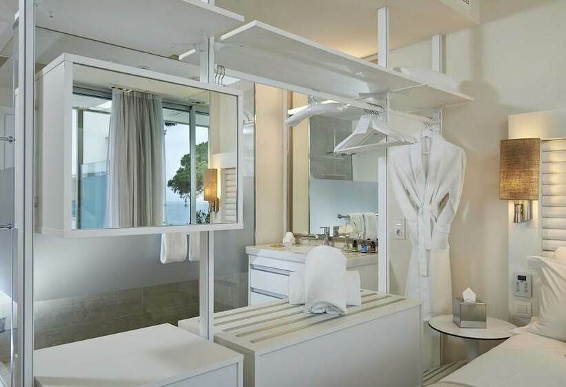 Habitación Estándar Vista Mar con Terraza, Me Ibiza   The Leading Hotels Of The World