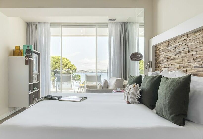 Quarto Estandar Vista Mar com Terraço, Me Ibiza   The Leading Hotels Of The World