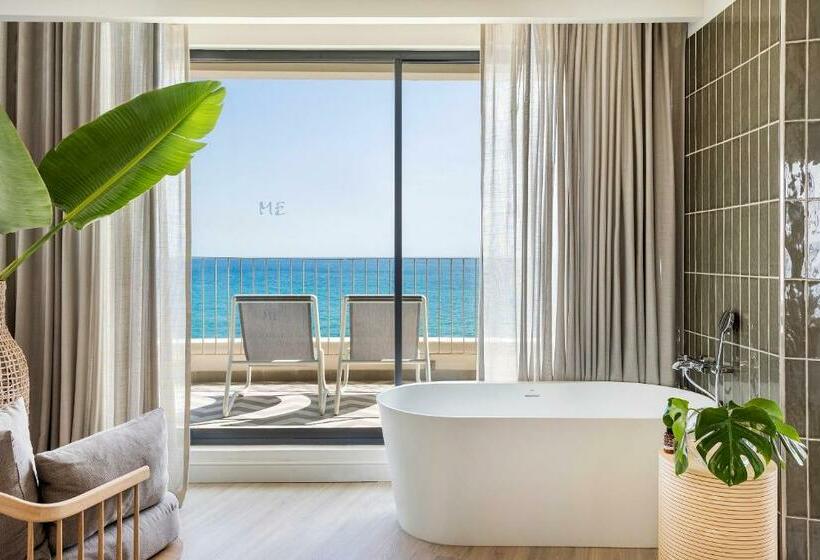带海景的复工套房, Me Sitges Terramar