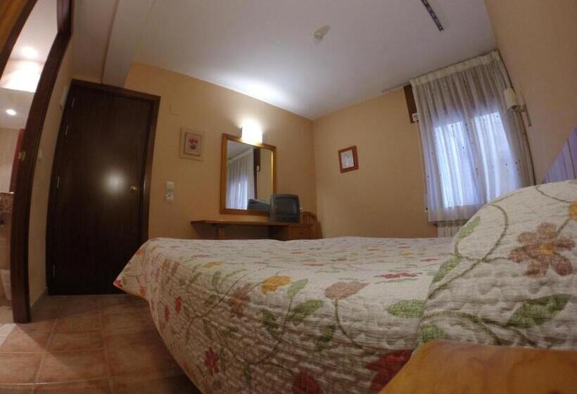Quarto Estandar Individual, El Pilar