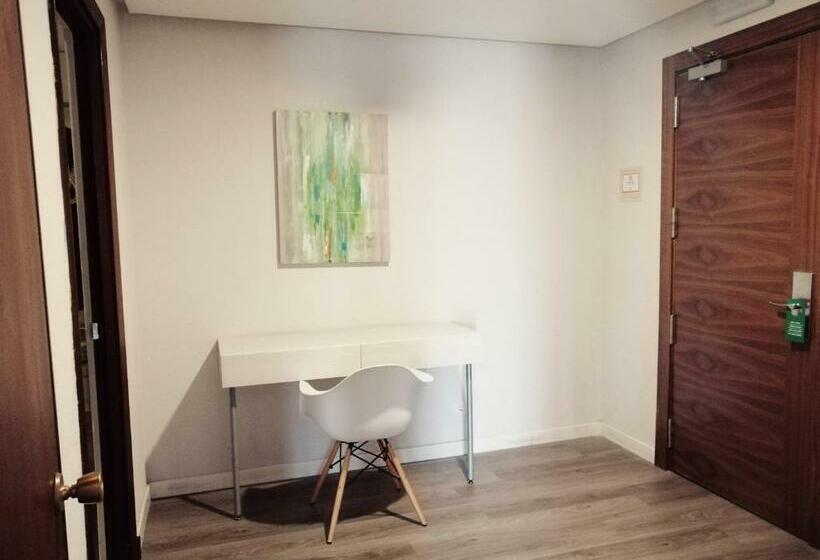 Quarto Quádruplo Standard, Mir Octavio