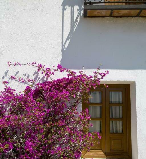 스탠다드 스튜디오, Villa Turistica De Priego