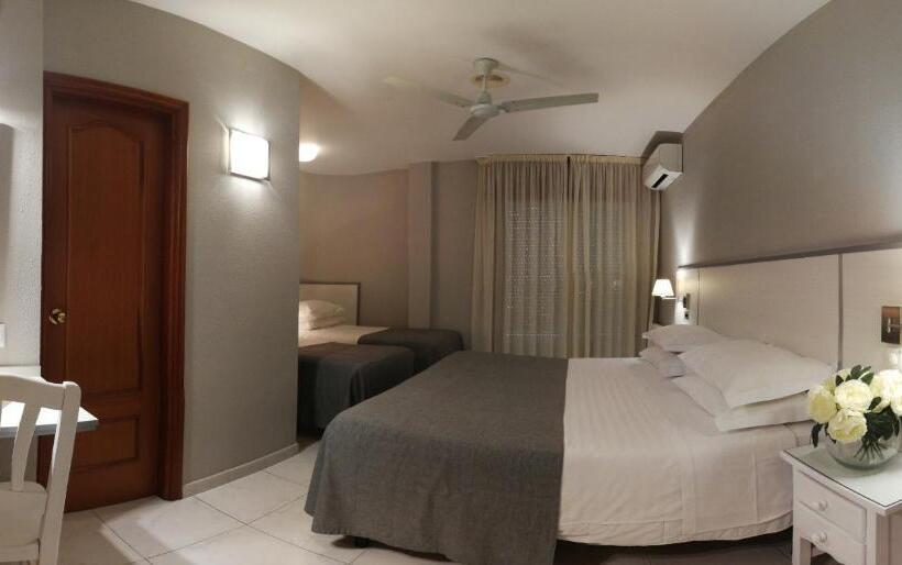 اتاق استاندارد چهارنفره با بالکن, Ancora Sanxenxo