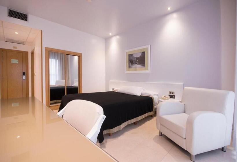 اتاق استاندارد چهار تخته, Auditorio Santiago & Spa