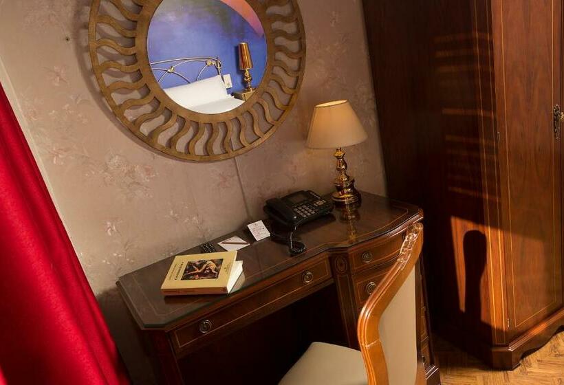 اتاق استاندارد, Casual Del Teatro Madrid