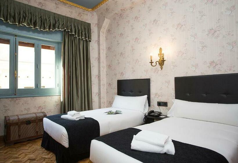 اتاق استاندارد سه نفره, Casual Del Teatro Madrid