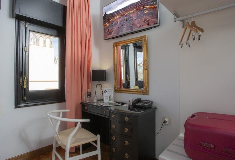 اتاق استاندارد چهار تخته, Casual Del Teatro Madrid