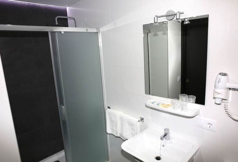 Standard Kolmen Hengen Huone, Hostal La Janda