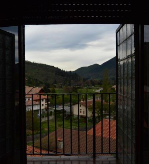 Номер Стандарт, Hostal L'escon