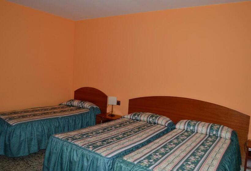 Номер Стандарт, Hostal L'escon
