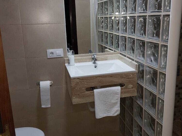 スタンダードトリプルルーム, Hostal Malaga