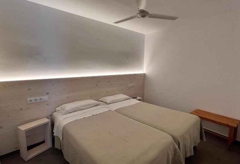 Quarto Estandar com Sacada, Hostal Rom Familiar