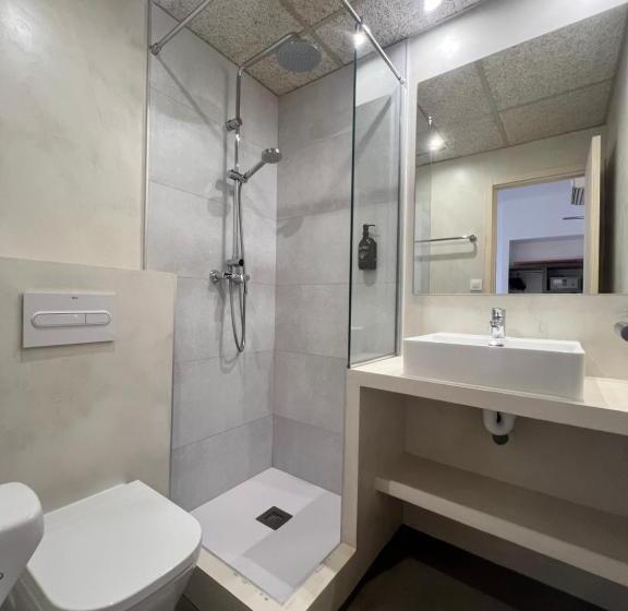 Quarto Estandar com Sacada, Hostal Rom Familiar