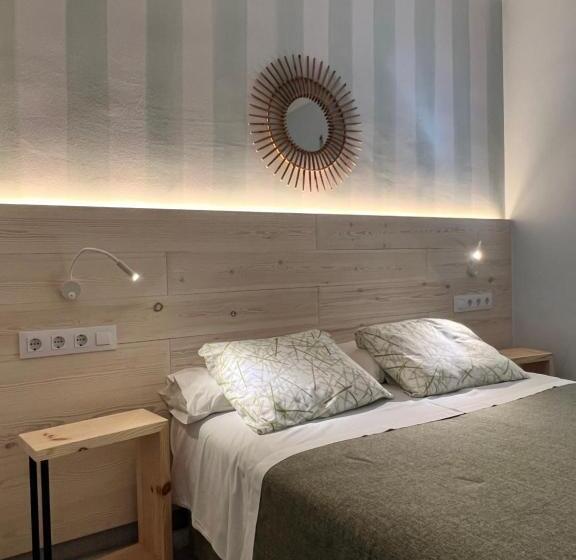 Appartamento 2 Camere da Letto con Balcone, Hostal Rom Familiar
