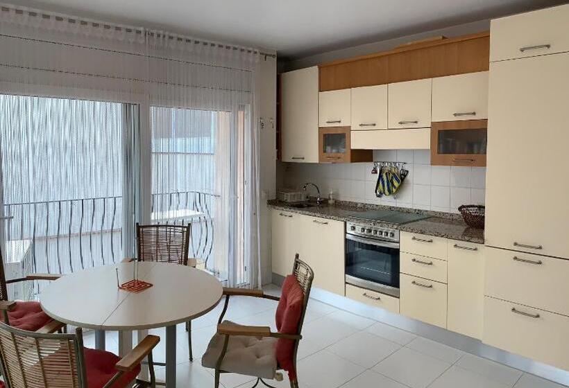 Apartamento 1 Dormitório com Sacada, Hostal Rom Familiar