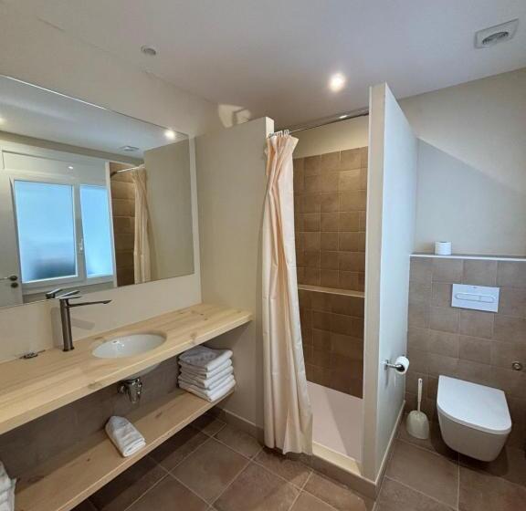 Casa 3 Camere da Letto, Hostal Rom Familiar