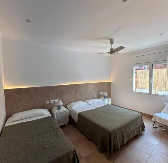 ３ベッドルームハウス, Hostal Rom Familiar