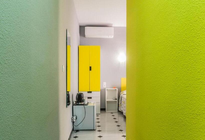 スーペリアールーム, Hostal Tropical