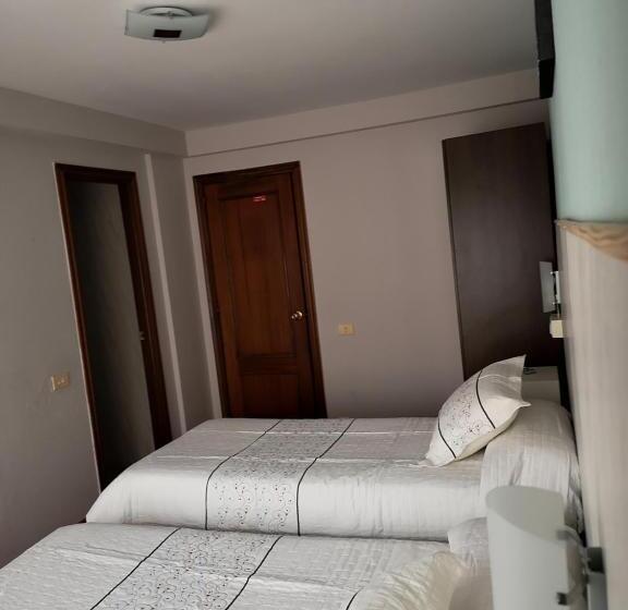 Quarto Triplo Estandar, Hostal Campoamor