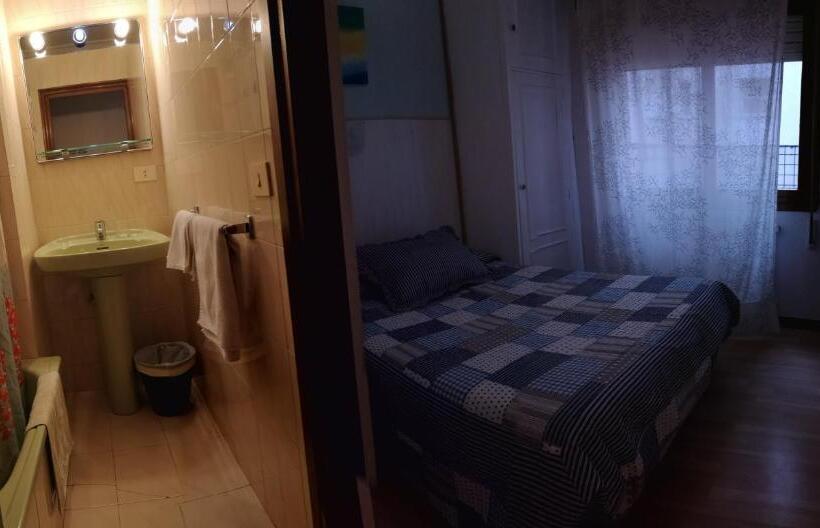 Quarto Estandar Banheiro Compartilhado, Hostal Campoamor