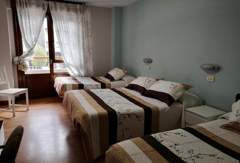 חדר משפחתי, Hostal Campoamor