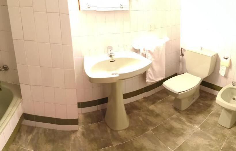 Quarto Familiar, Hostal Campoamor