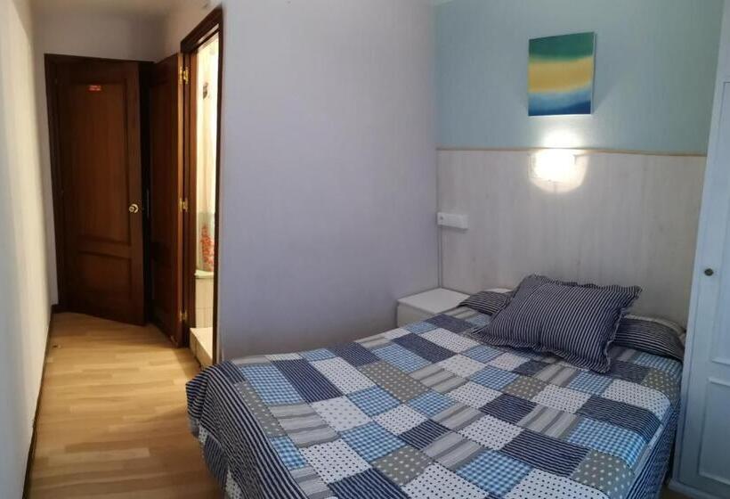 Quarto Estandar Individual, Hostal Campoamor
