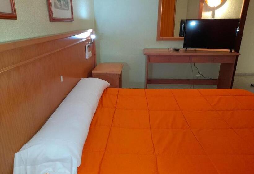 Номер Стандарт Индивидуальный, Hostal Carlos Iii