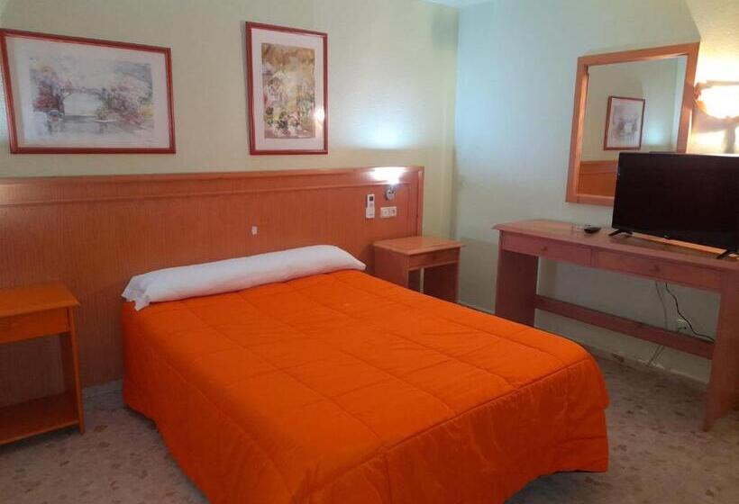 Habitación Estándar Individual, Hostal Carlos Iii