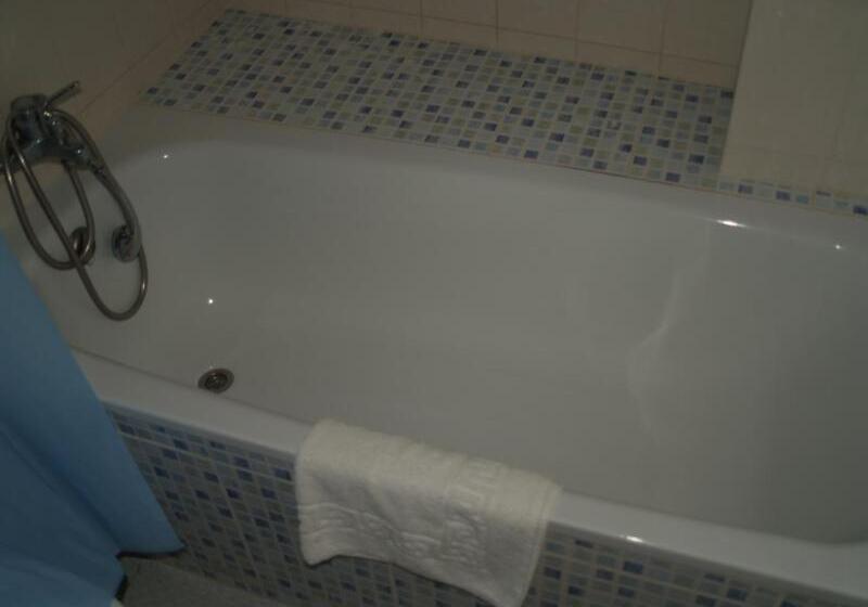 Семейный Номер, Hostal Carlos Iii