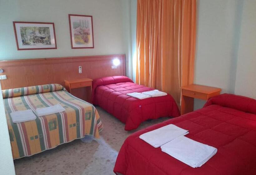 Habitación Familiar, Hostal Carlos Iii