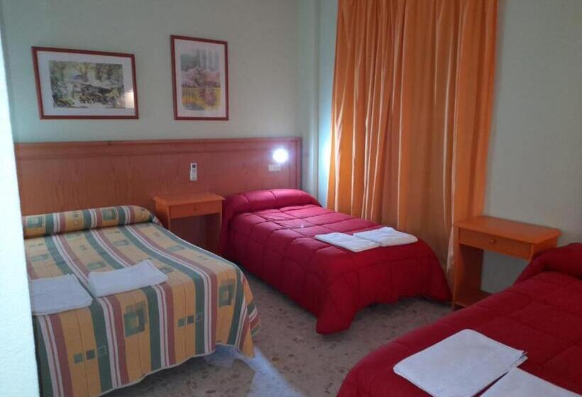 Habitación Familiar, Hostal Carlos Iii