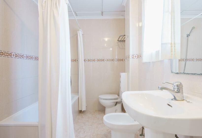 Номер Стандарт Трехместный, Hostal Casa Antonio By Vivere Stays