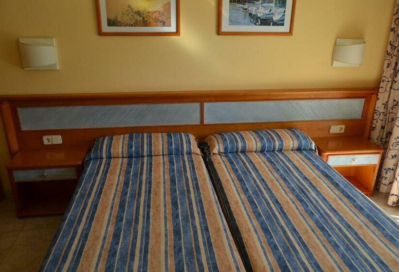 Номер Стандарт с Балконом, Hostal Leo D Or