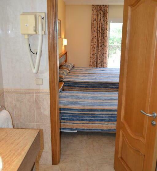 Номер Стандарт с Балконом, Hostal Leo D Or