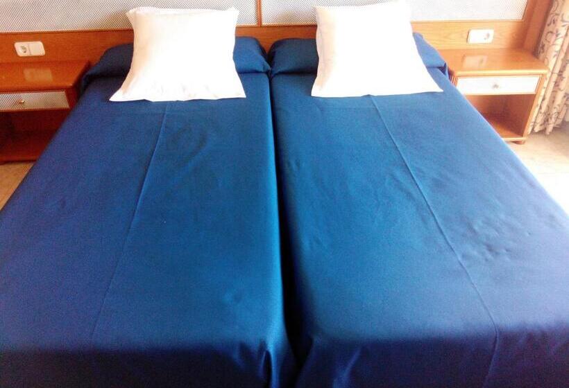 Номер Стандарт с Балконом, Hostal Leo D Or