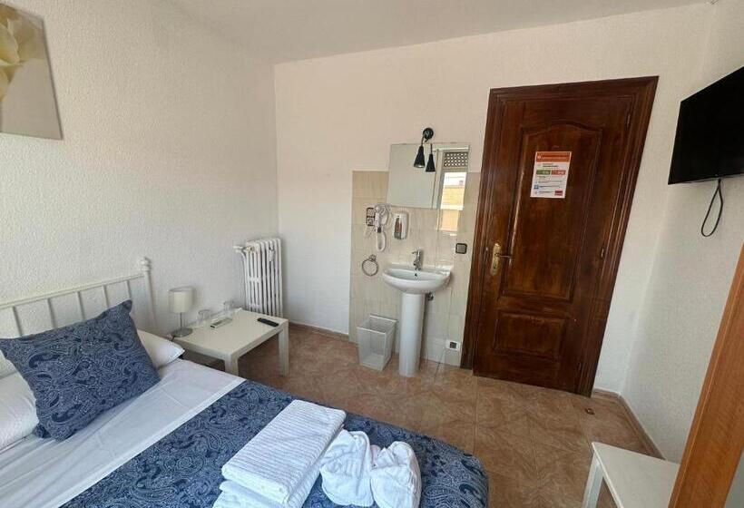اتاق پایه با سرویس بهداشتی مشترک, Hostal Arrate