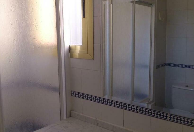 Номер Стандарт Трехместный, Hostal Juanito