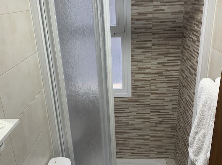 Номер Стандарт Трехместный, Hostal Mediterráneo