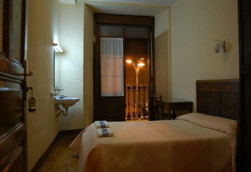 اتاق استاندارد با سرویس بهداشتی مشترک, Hostal Paris