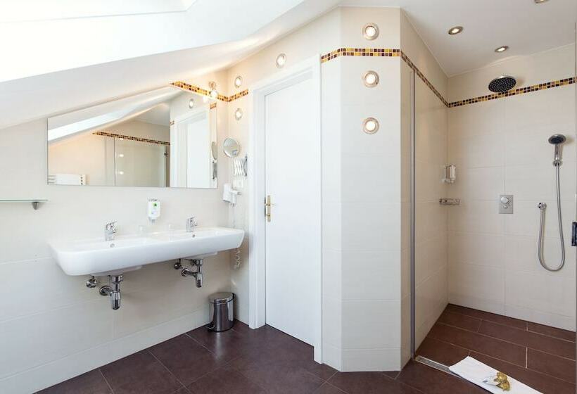 컴포트 트리플 룸, Boutiquehotel Donauwalzer