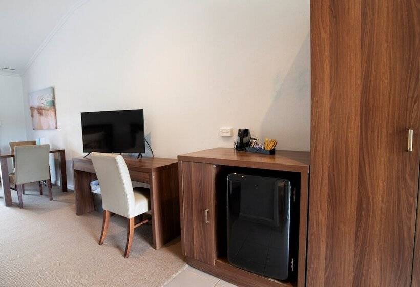 Семейный Номер, Mission Beach Resort