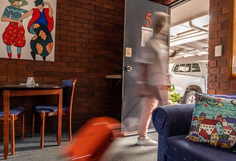 이그제큐티브 룸, Country Pathfinder Motor Inn