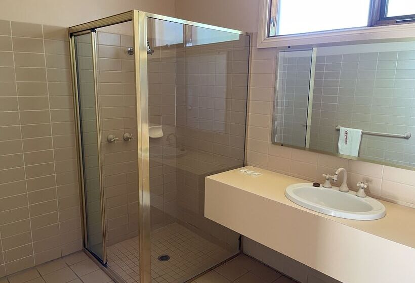 패밀리 룸, Philadelphia Motor Inn