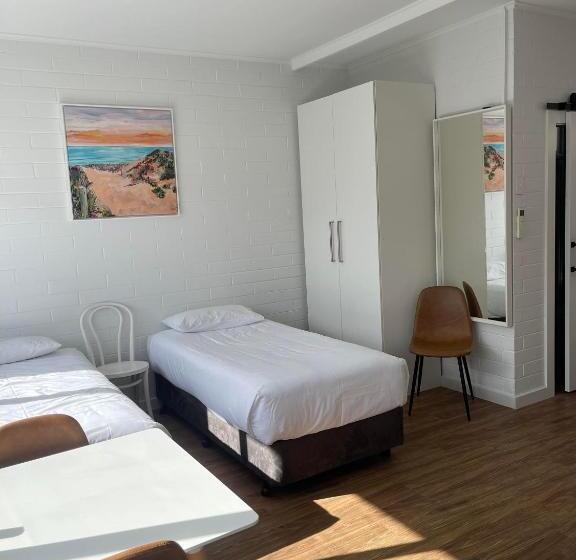 패밀리 스위트, Harbour View Motel