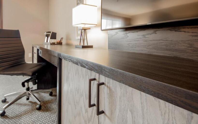 Номер Executive, Crowne Plaza Hotel Moncton Downtown, An Ihg