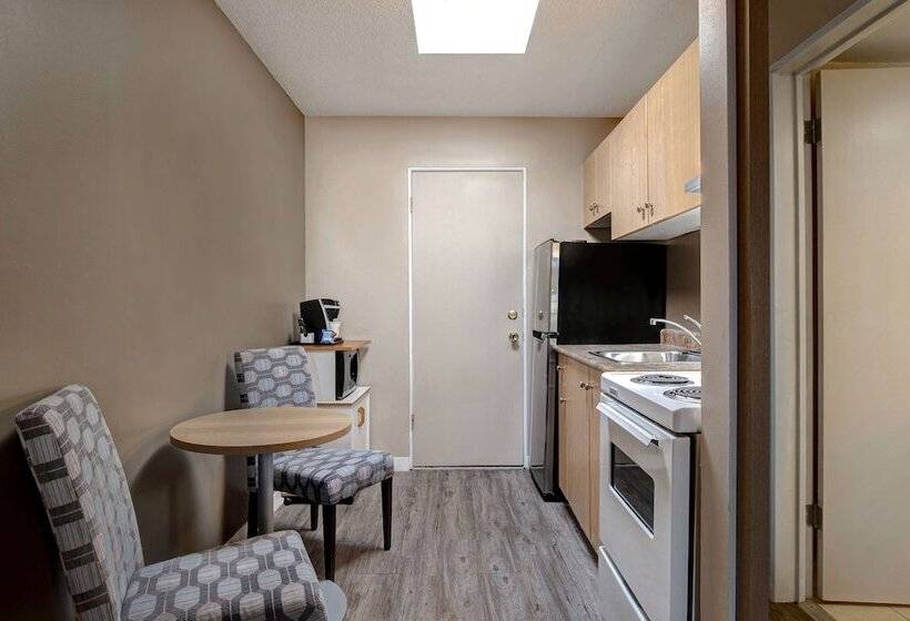 Люкс, Days Inn By Wyndham Victoria Uptown