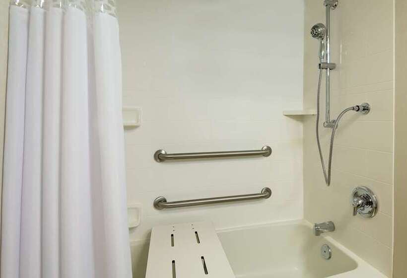 Номер Стандарт, Doubletree By Hilton Pointe Claire Montreal Airport West