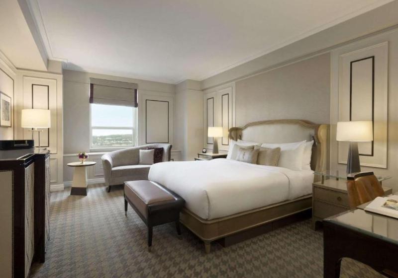 اتاق استاندارد با چشم‌انداز رودخانه, Fairmont Le Chateau Frontenac